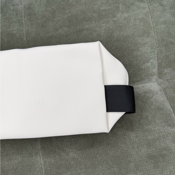 PRICE FIRM Rains Wash Bag Small Toiletry Bag Waterproof Dune NEW w/Tags MSRP $34 - Picture 4 of 16